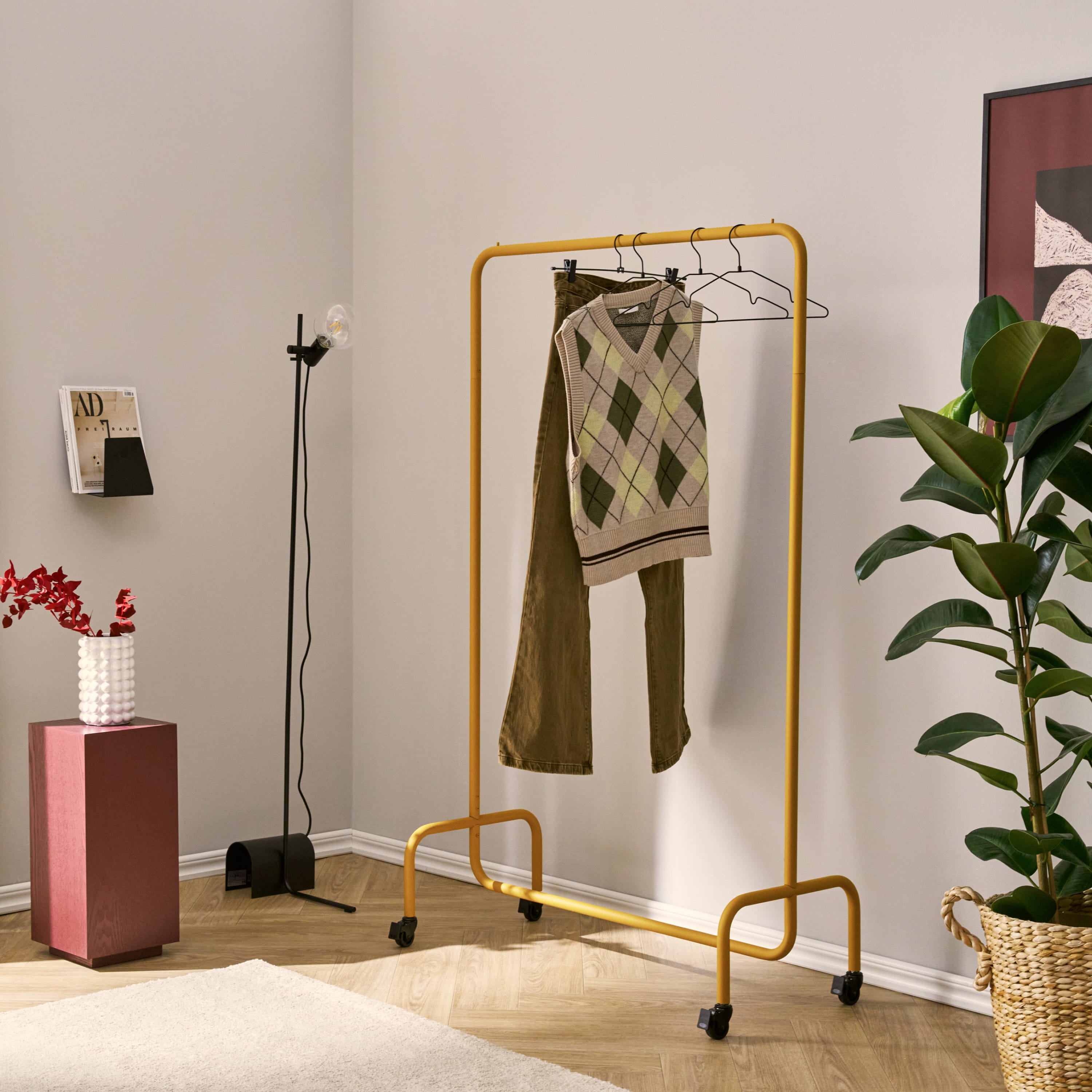 MOVE-SQUIRCLE clothes rack