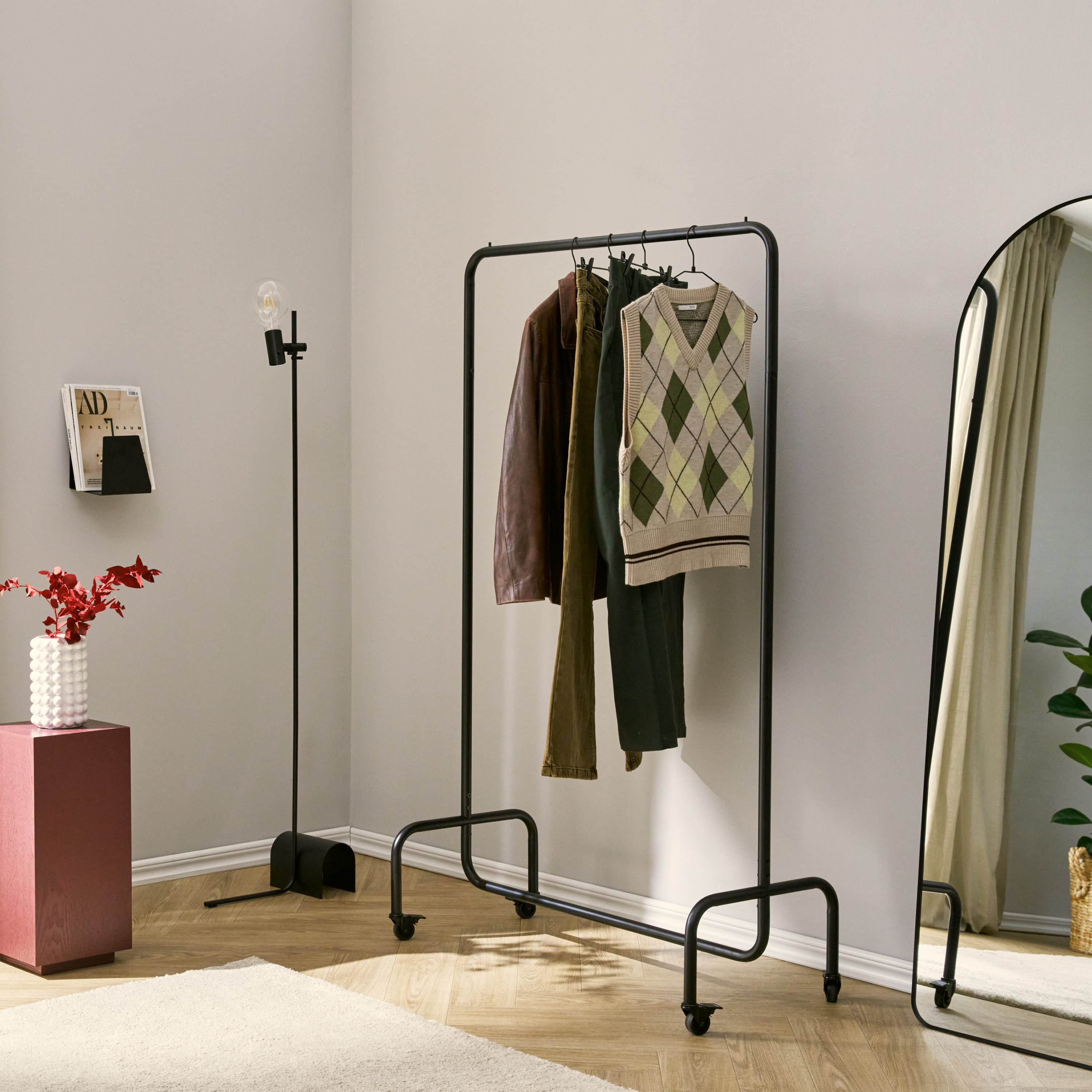 MOVE-SQUIRCLE clothes rack