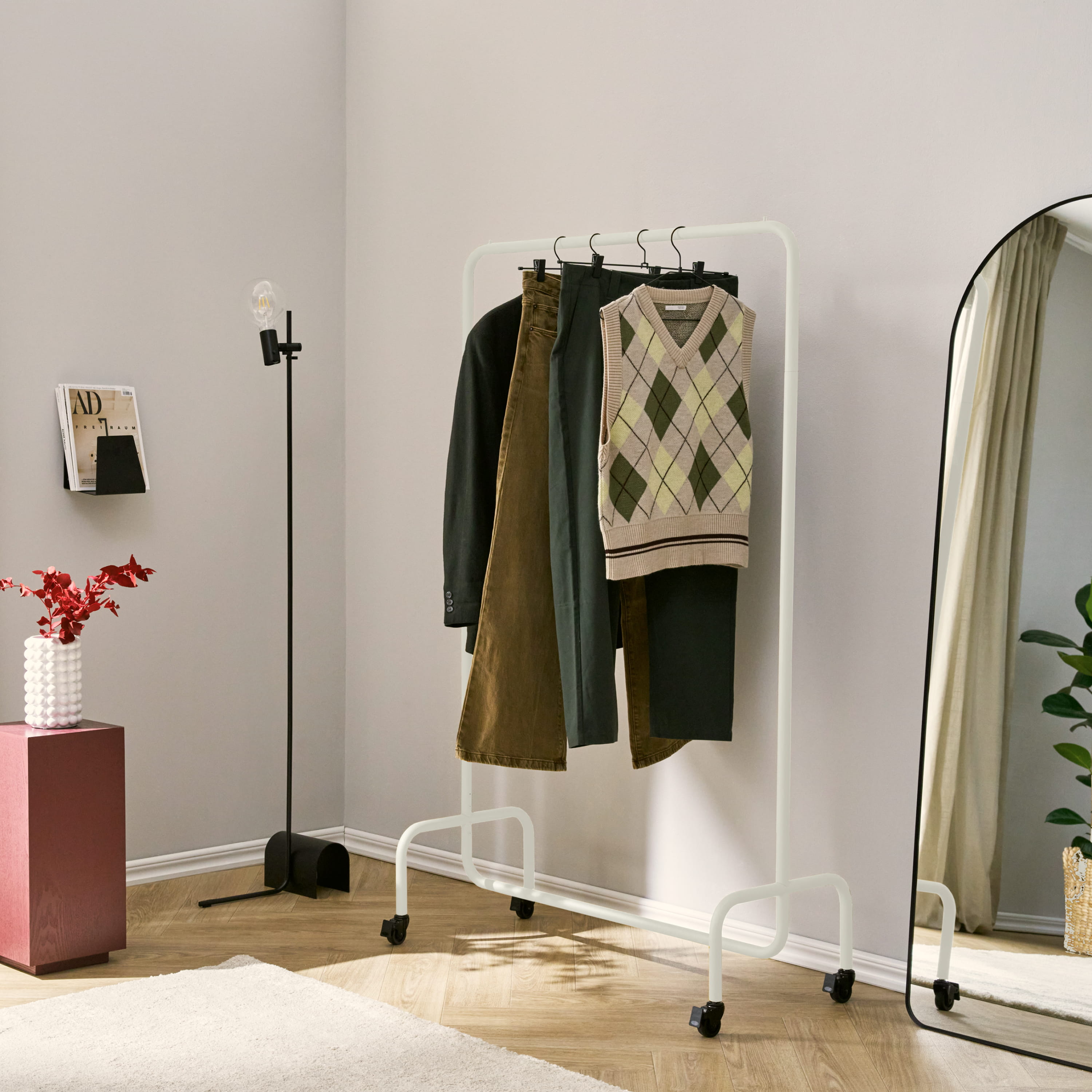 MOVE-SQUIRCLE clothes rack