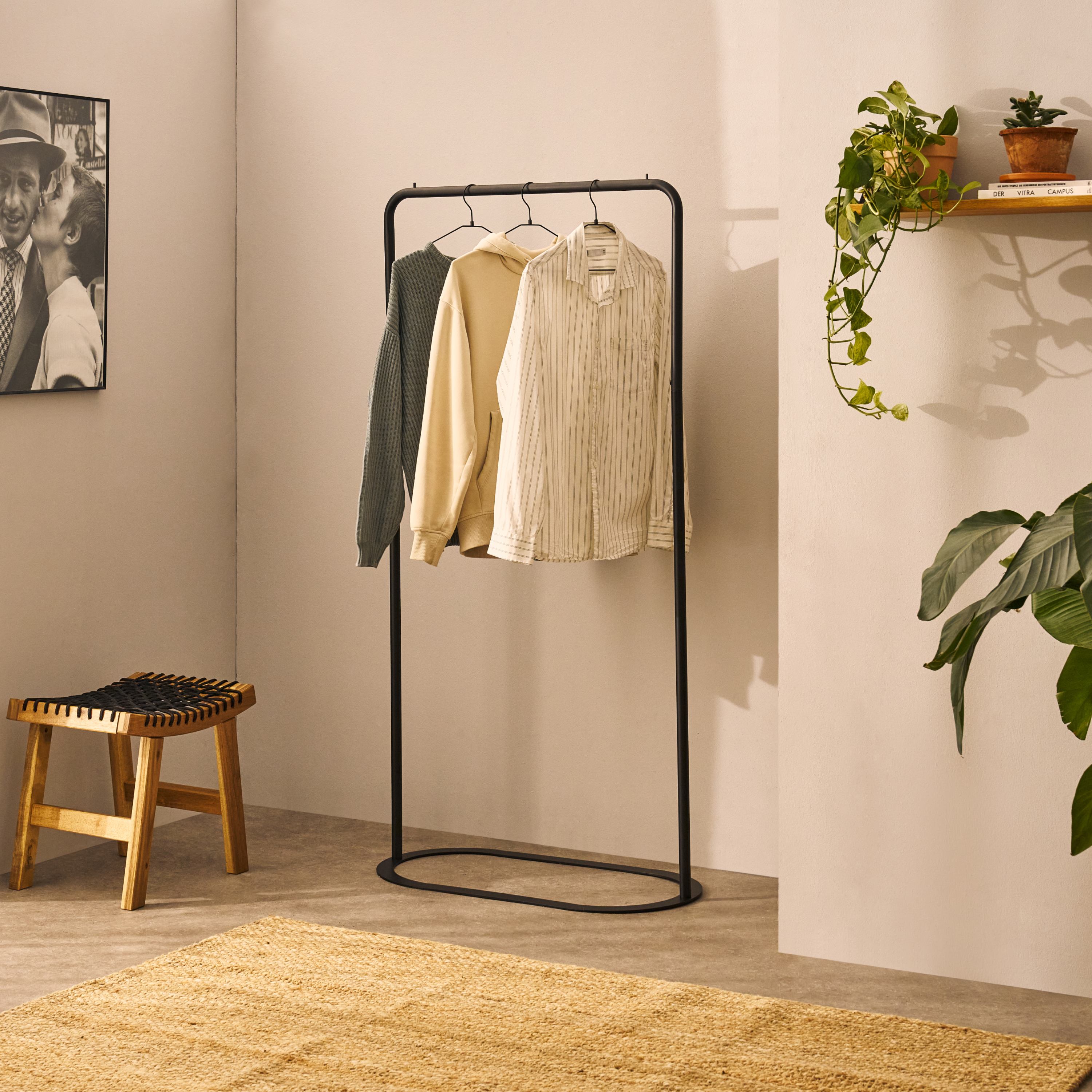 OVAL clothes rack