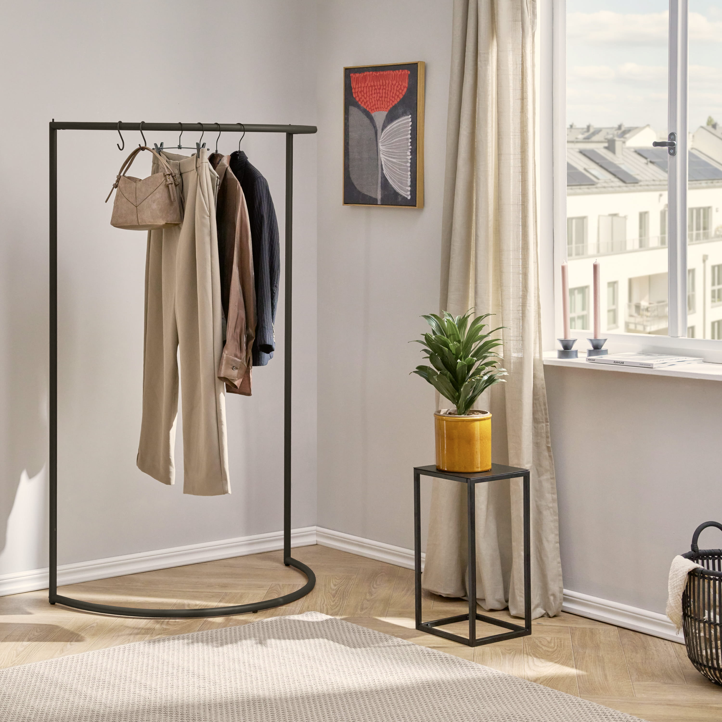 MOND clothes rack