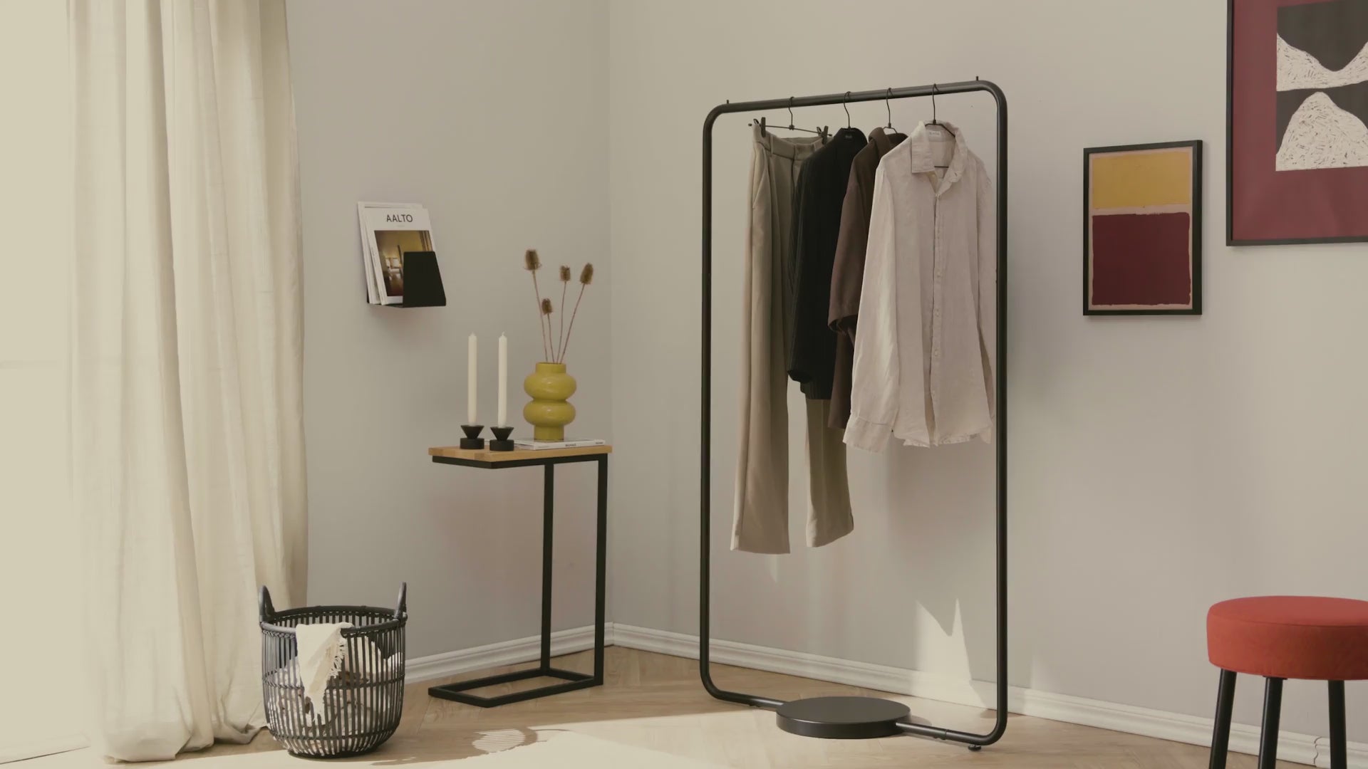 Load video: Clothes rack DOT