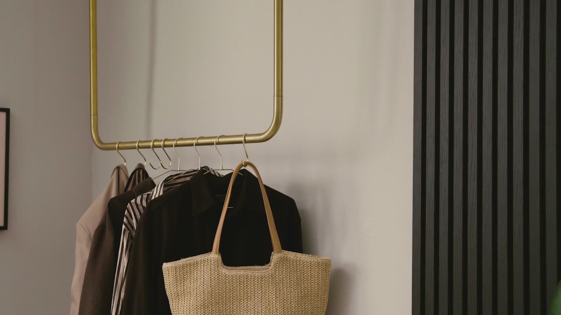 Load video: Clothes rail ROUND ceiling