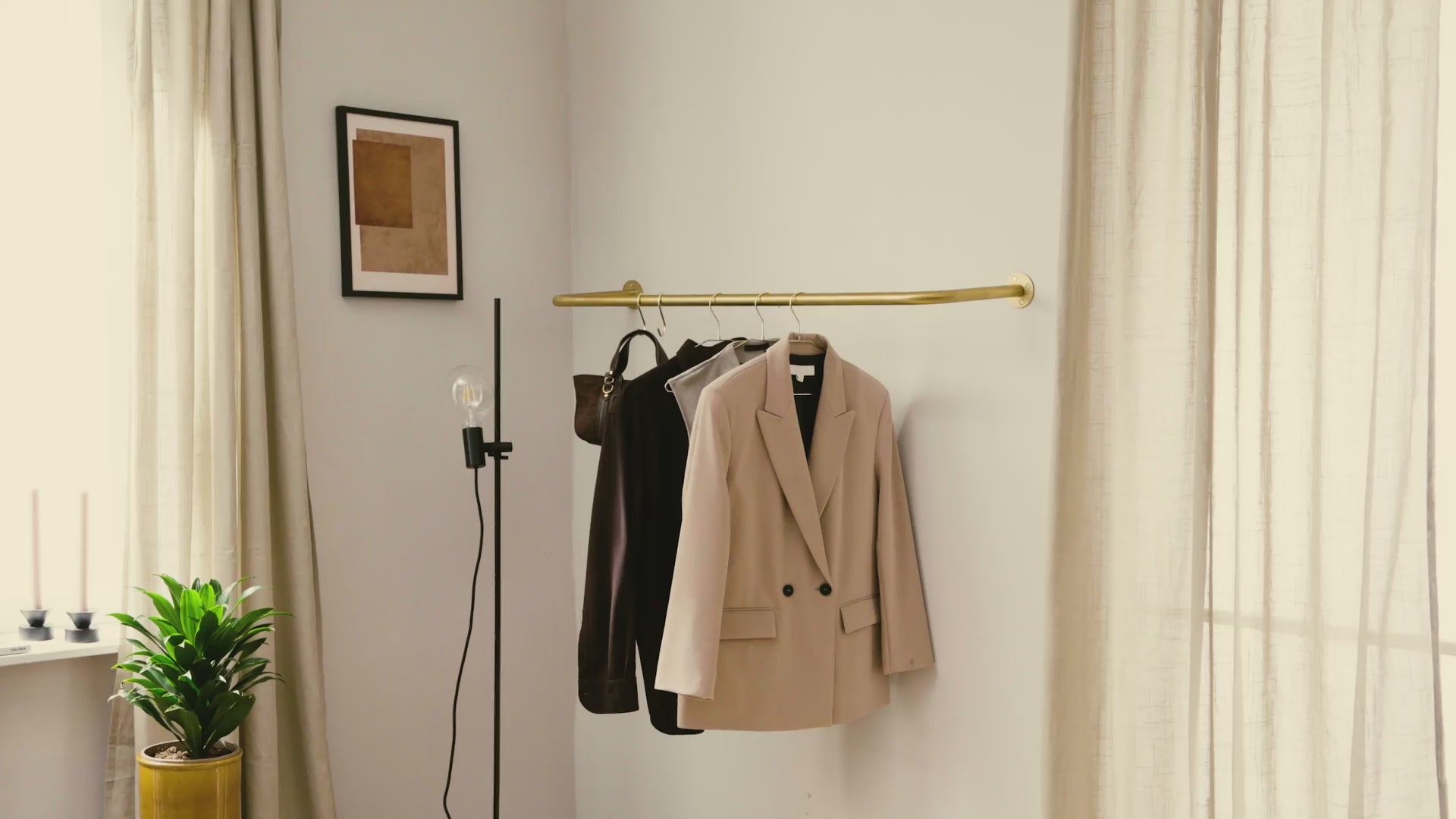 Load video: Clothes rail ROUND wall