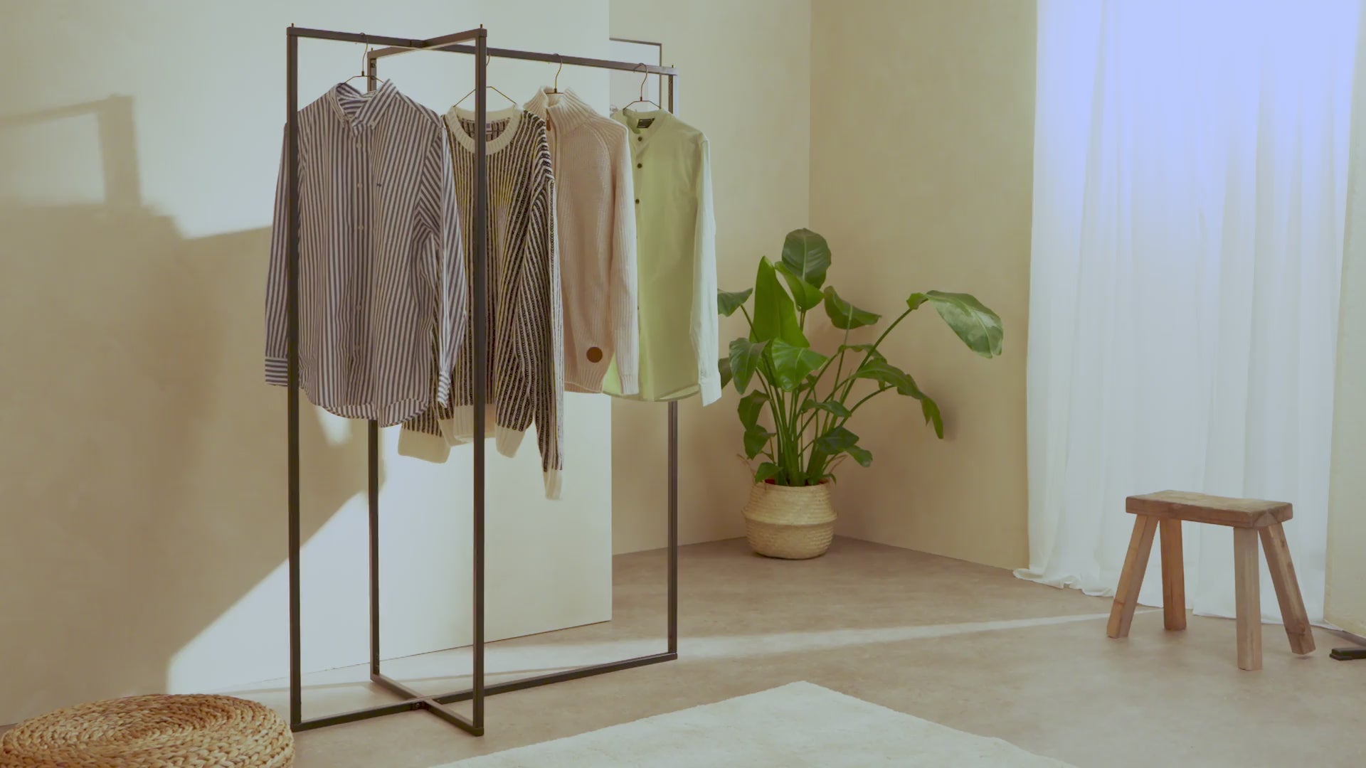 Charger la vidéo: Porte-manteau KREUZ