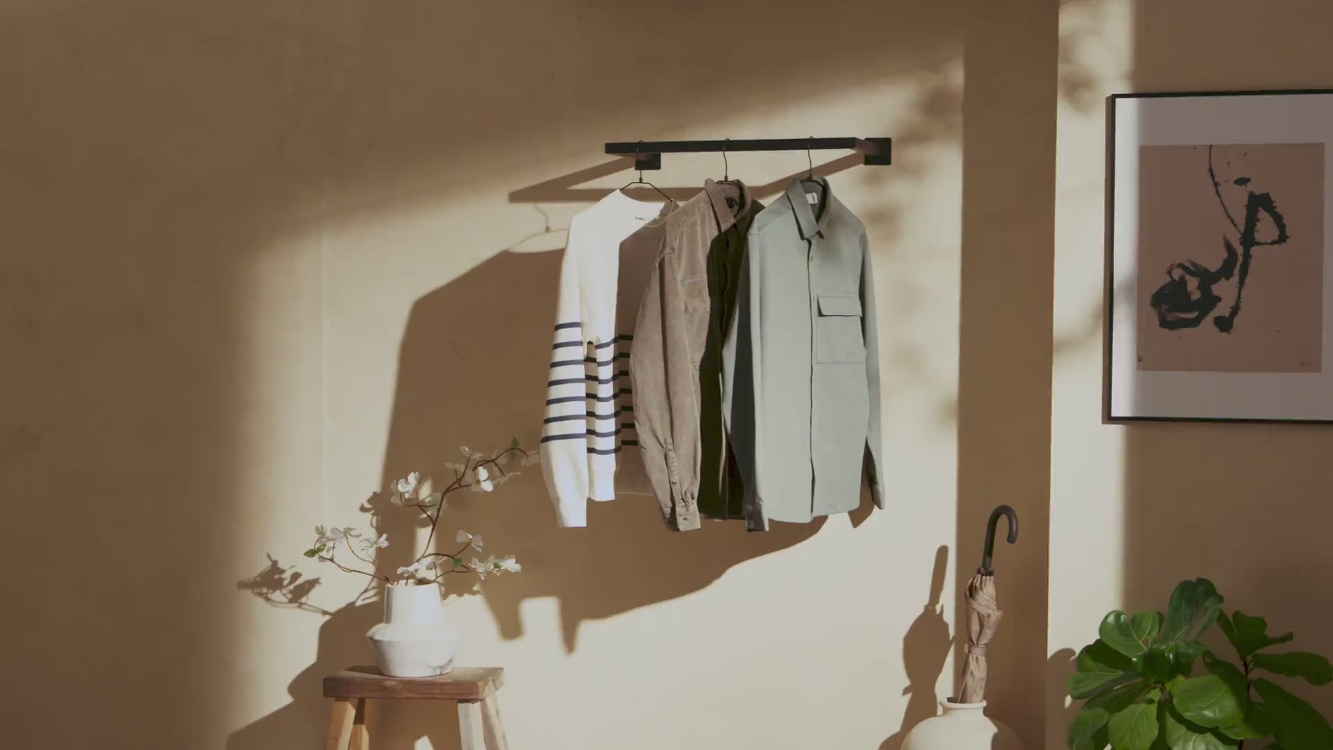Charger la vidéo: GARD Cintre à vêtements
